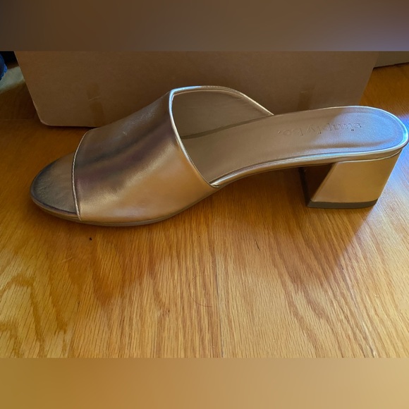 shoes - Picture 2 of 3